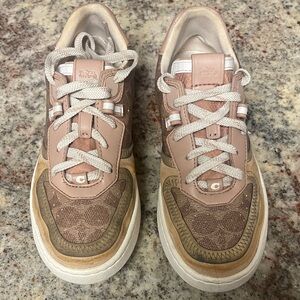 Coach Women's major color and Tan Signature Court Sneakers size 6.5B